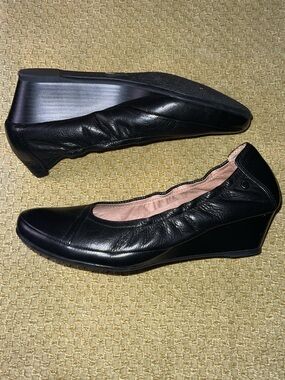 Nwot* Nurture Leather Scalloped Edge Wedge Slip-On Comfort Shoes